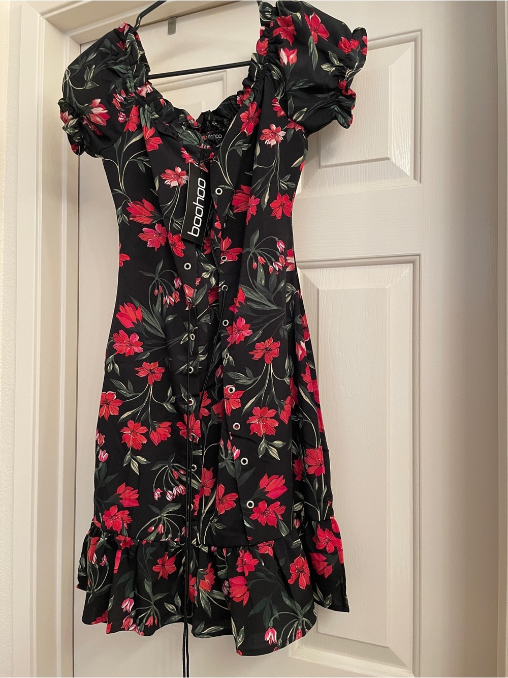 Boohoo Black Dress with Red Floral Print and Puff Sleeves